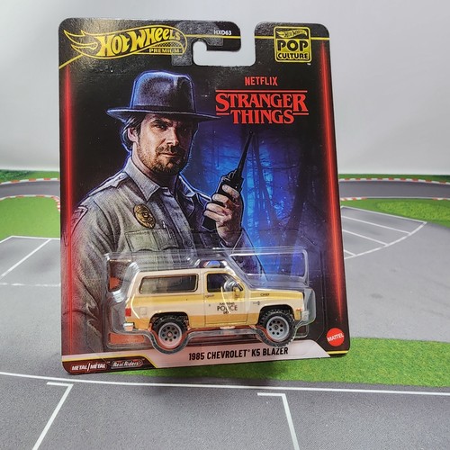 Stranger things 1985 - stranger,