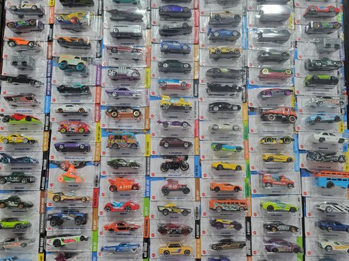 Random hot wheels mainline - random,