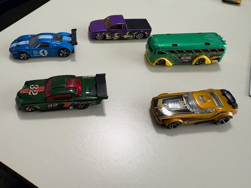 Various hot wheels - hot,